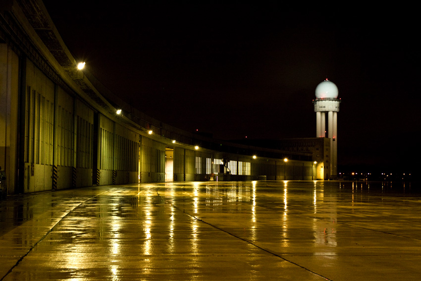 Tempelhof bei Nacht 1