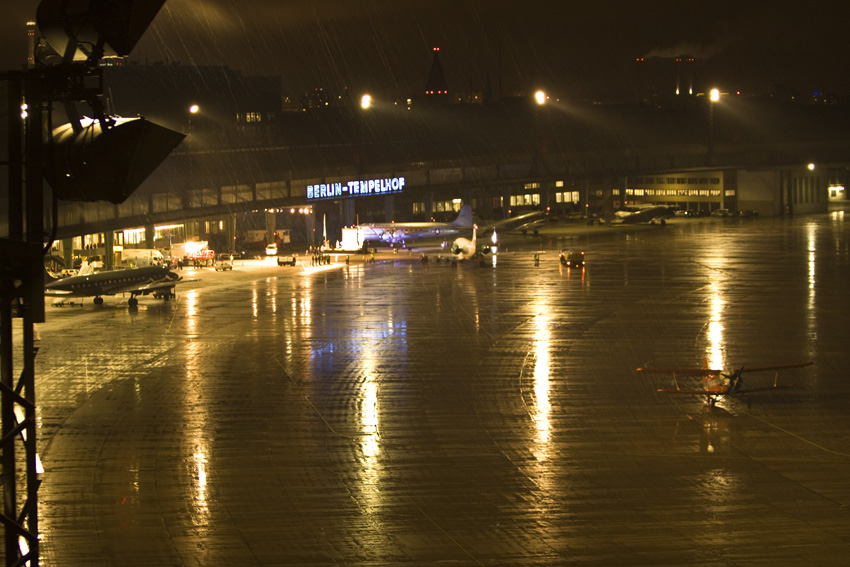 Tempelhof bei Nacht 2