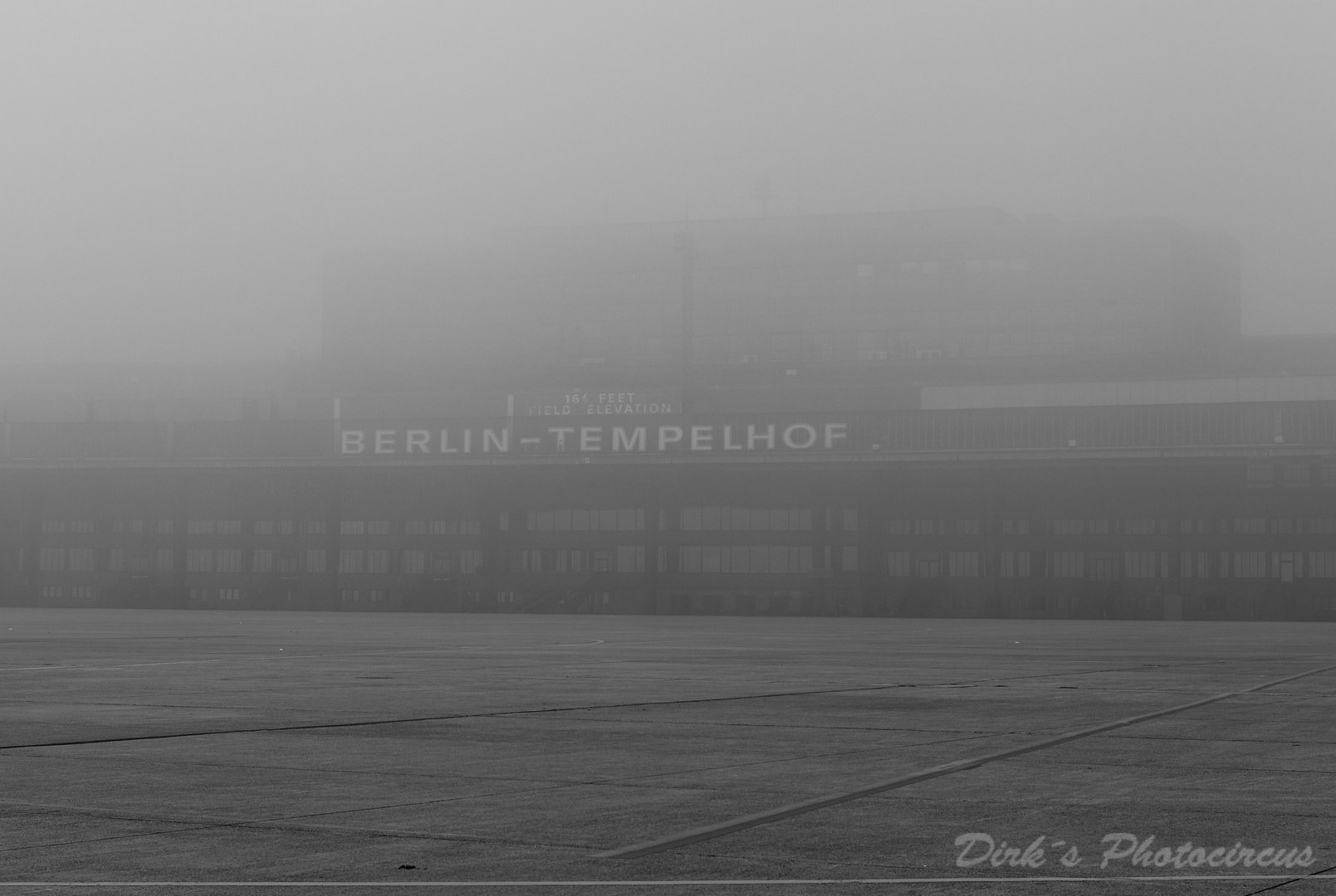 Tempelhof im Nebel