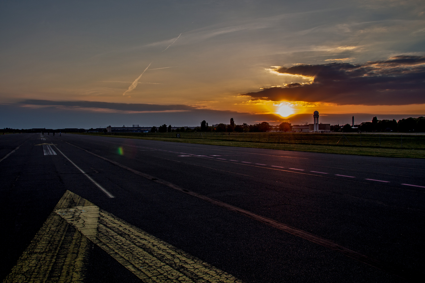 Tempelhof Runway 27RE