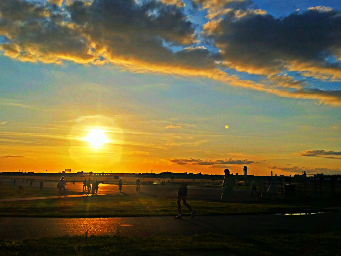 Tempelhofer Feld von Neukölln aus