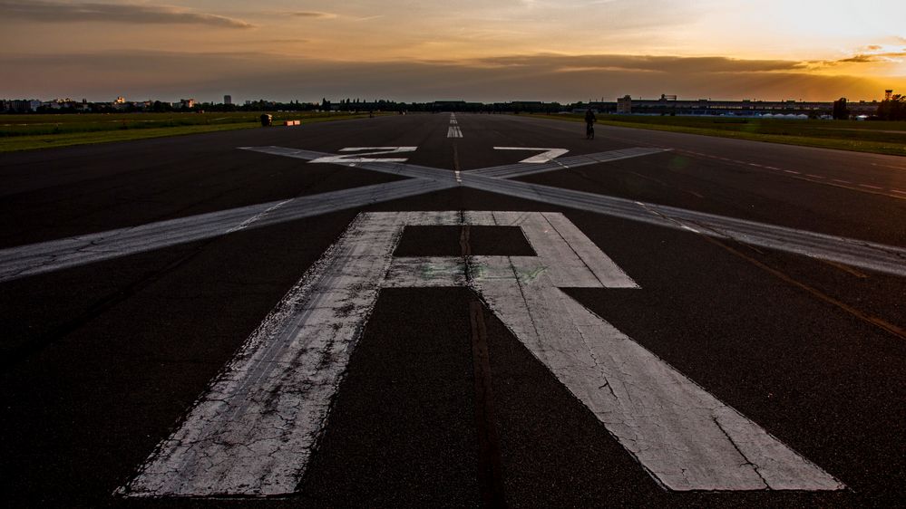 Tempelhofer Landebahn 27 R