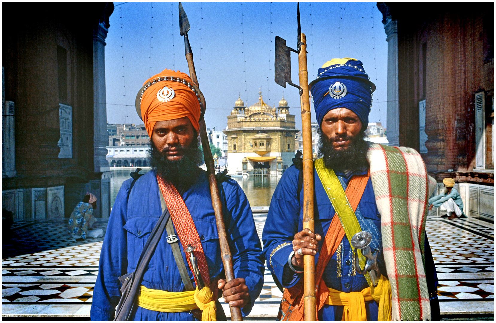 tempelwächter amritsar indien