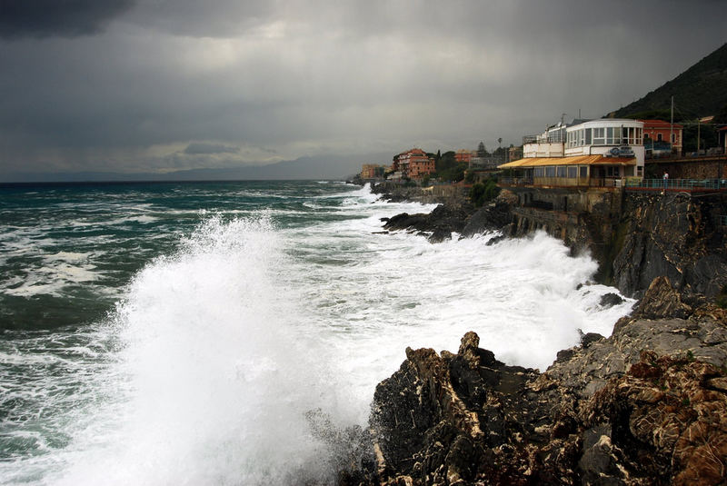 Tempesta sulla costa ligure