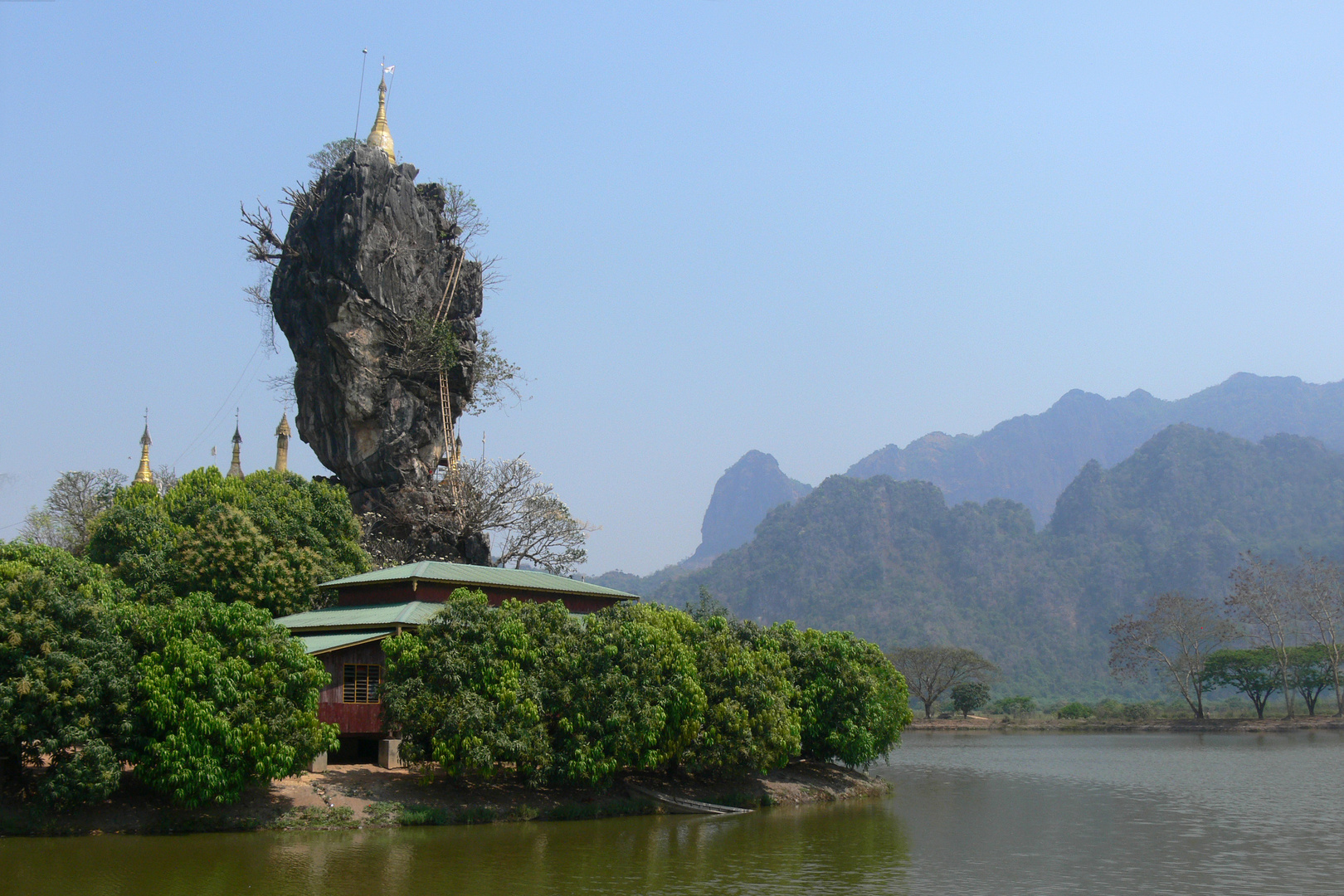 Temple à Kyuk Ka Lat (Birmanie)