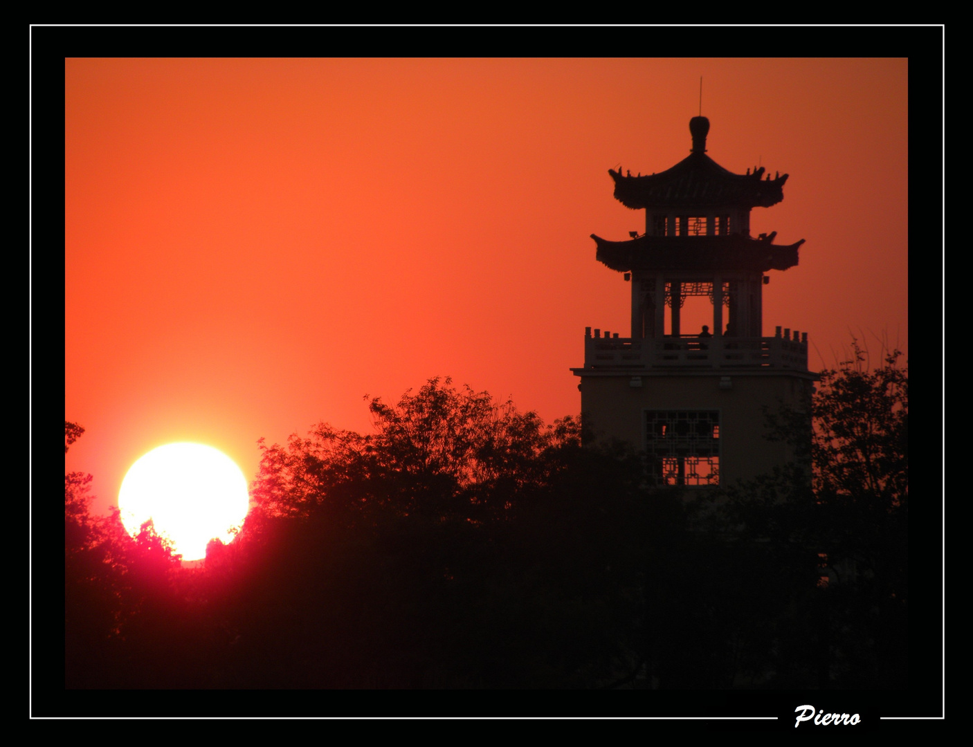 Temple au coucher du soleil