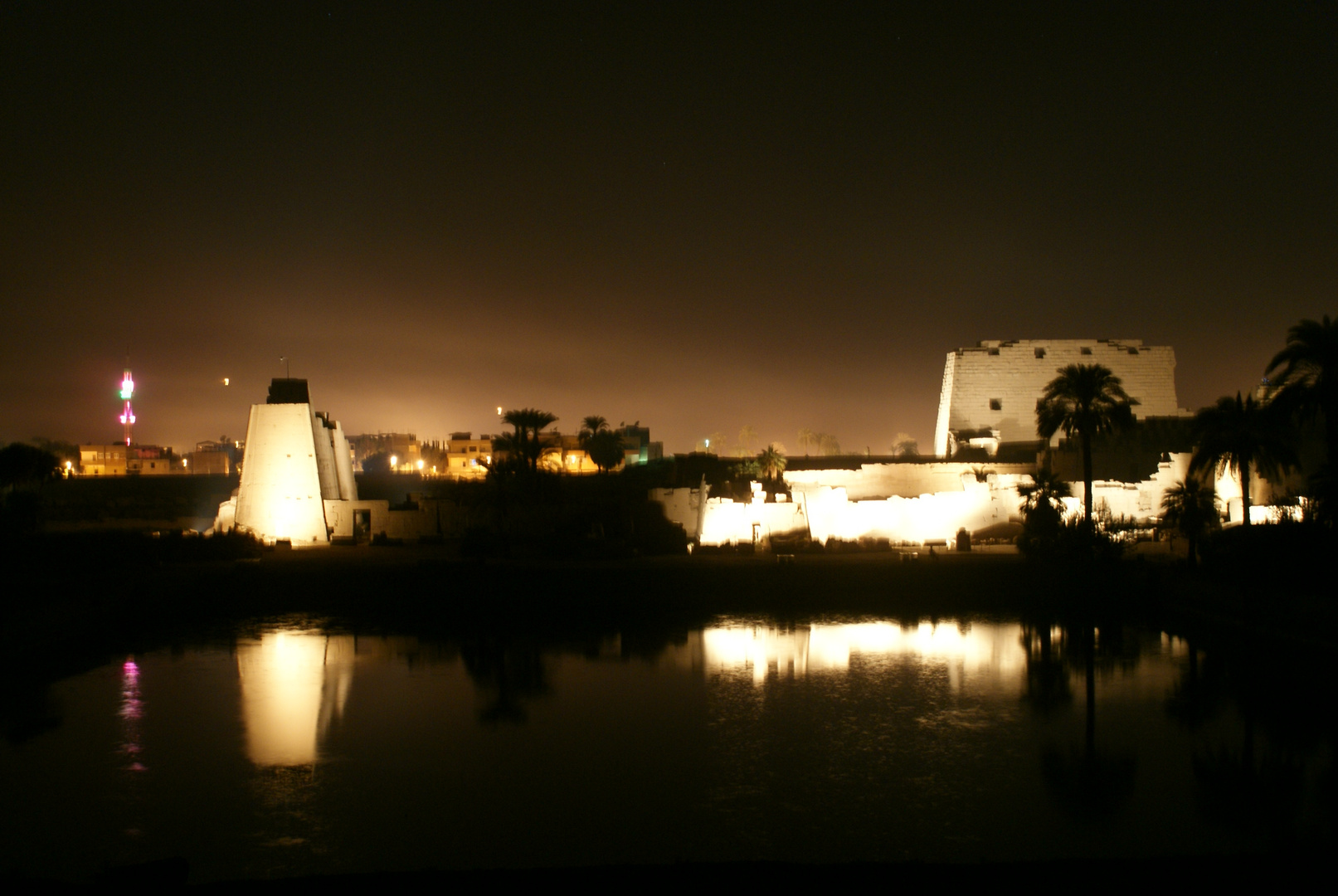 Temple de Louxor by Night