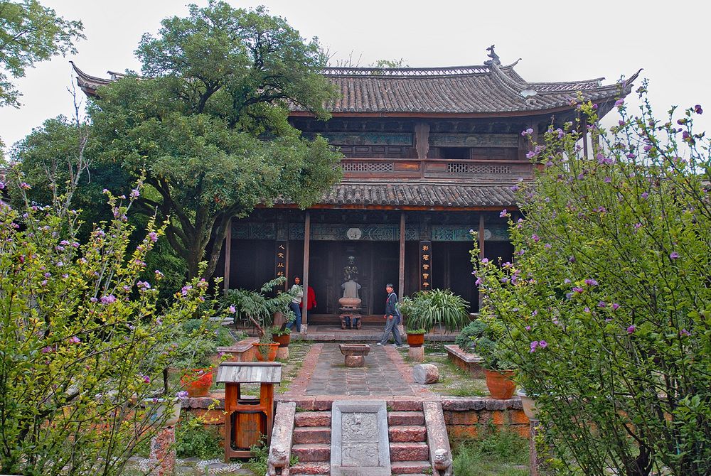 Temple in Baisha
