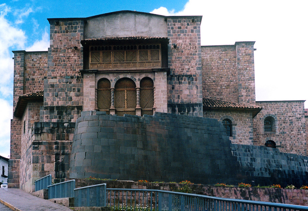 Temple Qoricancha and curved wall - CUZCO - Perú