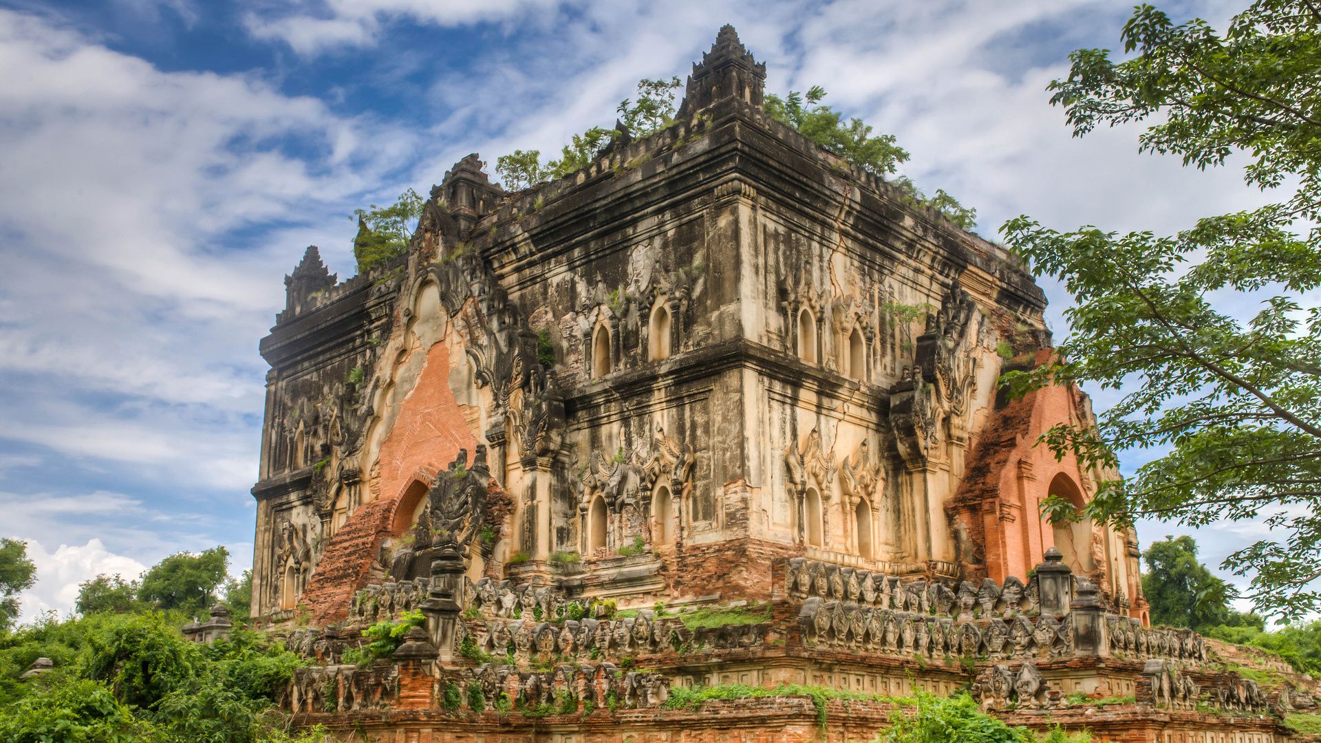 temple ruin in myanmar