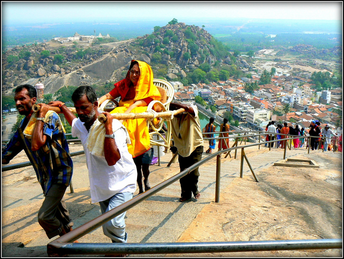 TEMPLE Srava ......... 