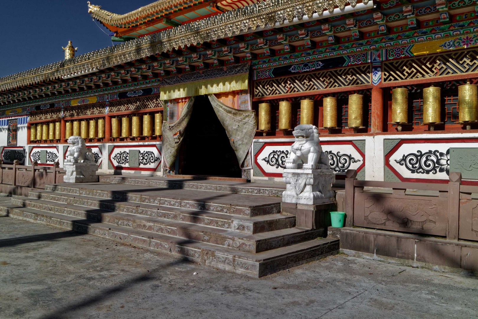 Temple tibétain dans la "Vallée des neuf villages", Sichuan.