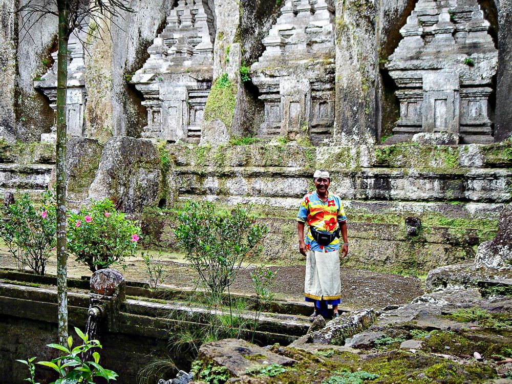 Temples balinais dans la falaise