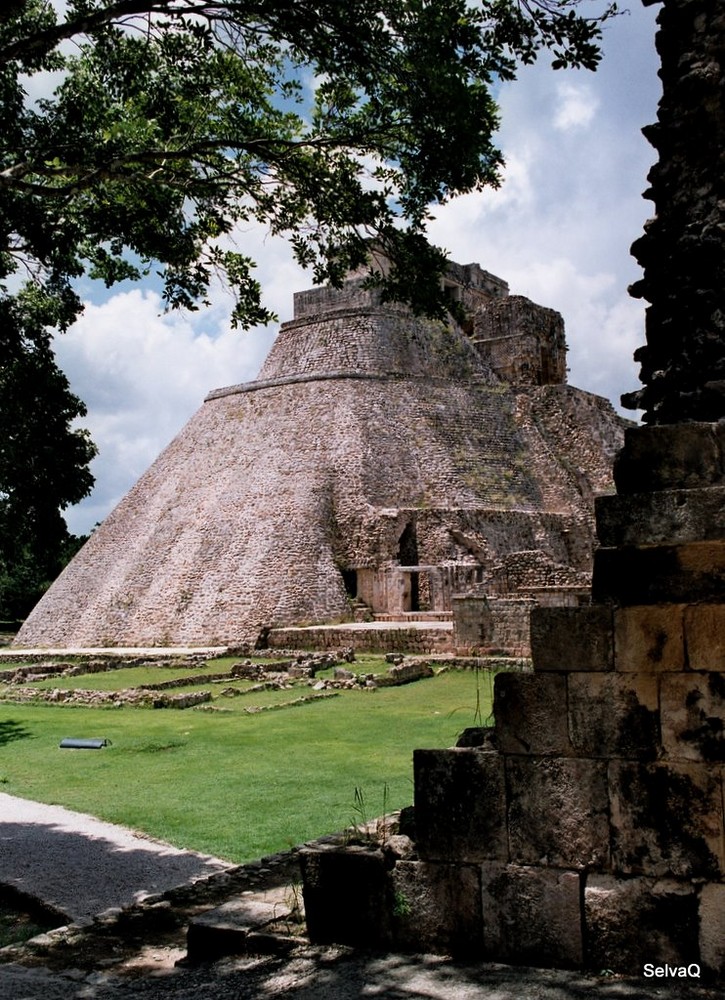 Templo del Adivino. Sitio Arqueológico de Uxmal. Yucatán, México