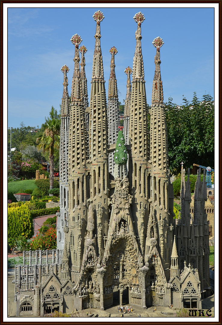 TEMPLO SAGRADA FAMILIA FINALIZADO BCN, (Catalunya en Miniatura).