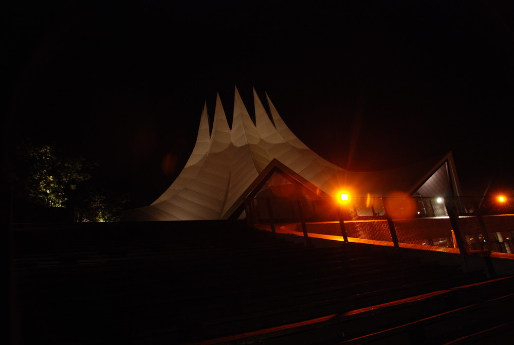 Tempodrom bei Nacht