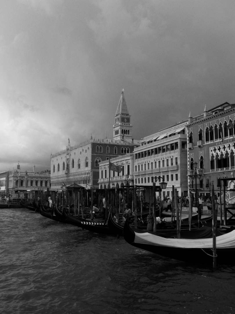 Temporale in bianco e nero a Venezia