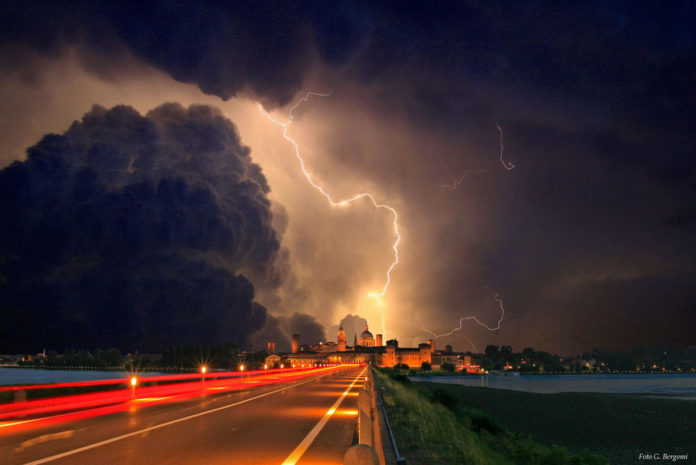 Temporale sulla città (Mantova)