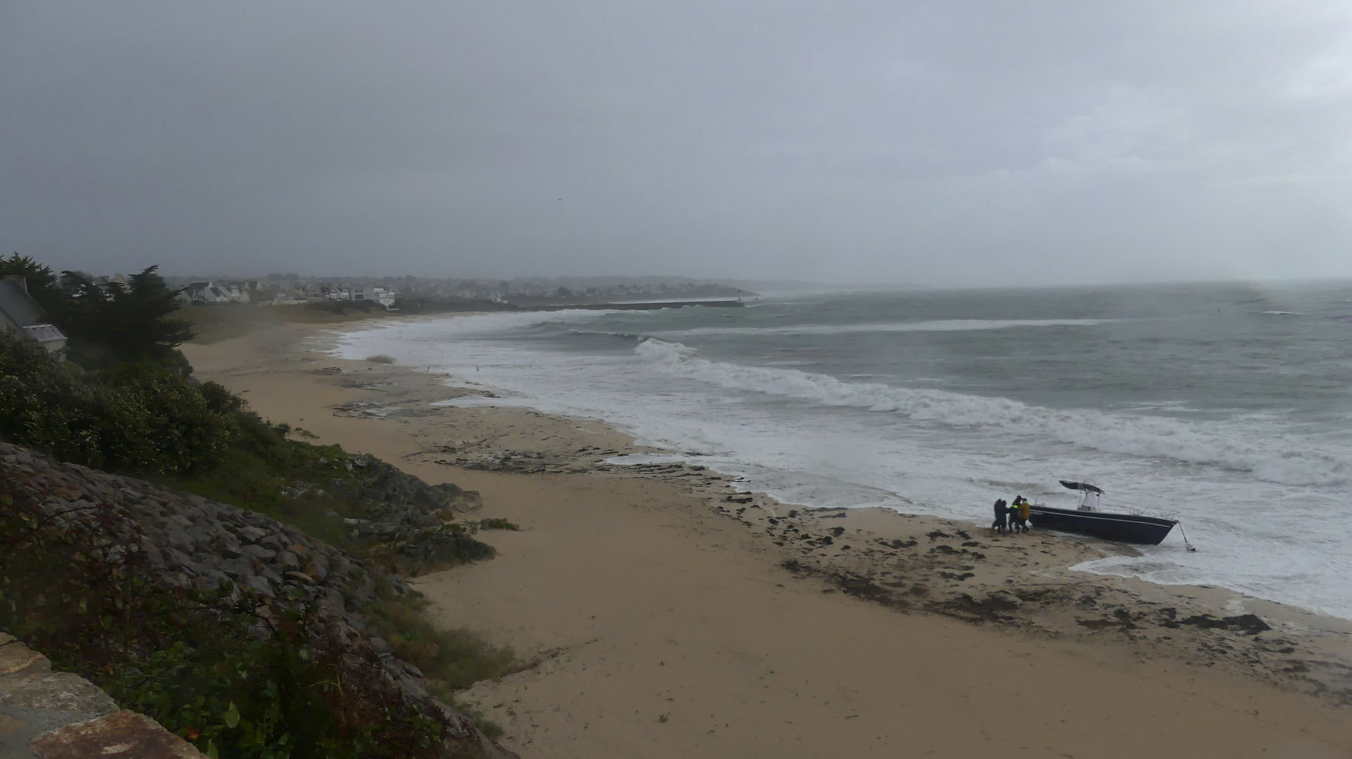 Tempête Armand tobt über der Baie d'Audierne