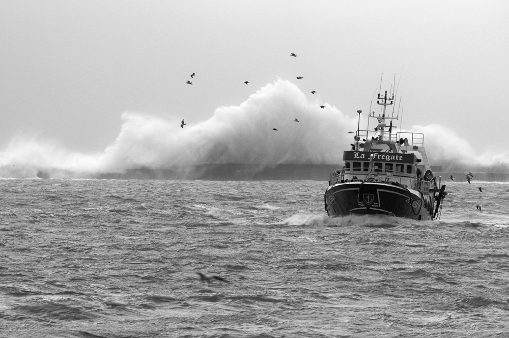 Tempête sur Boulogne sur mer by Cassius 