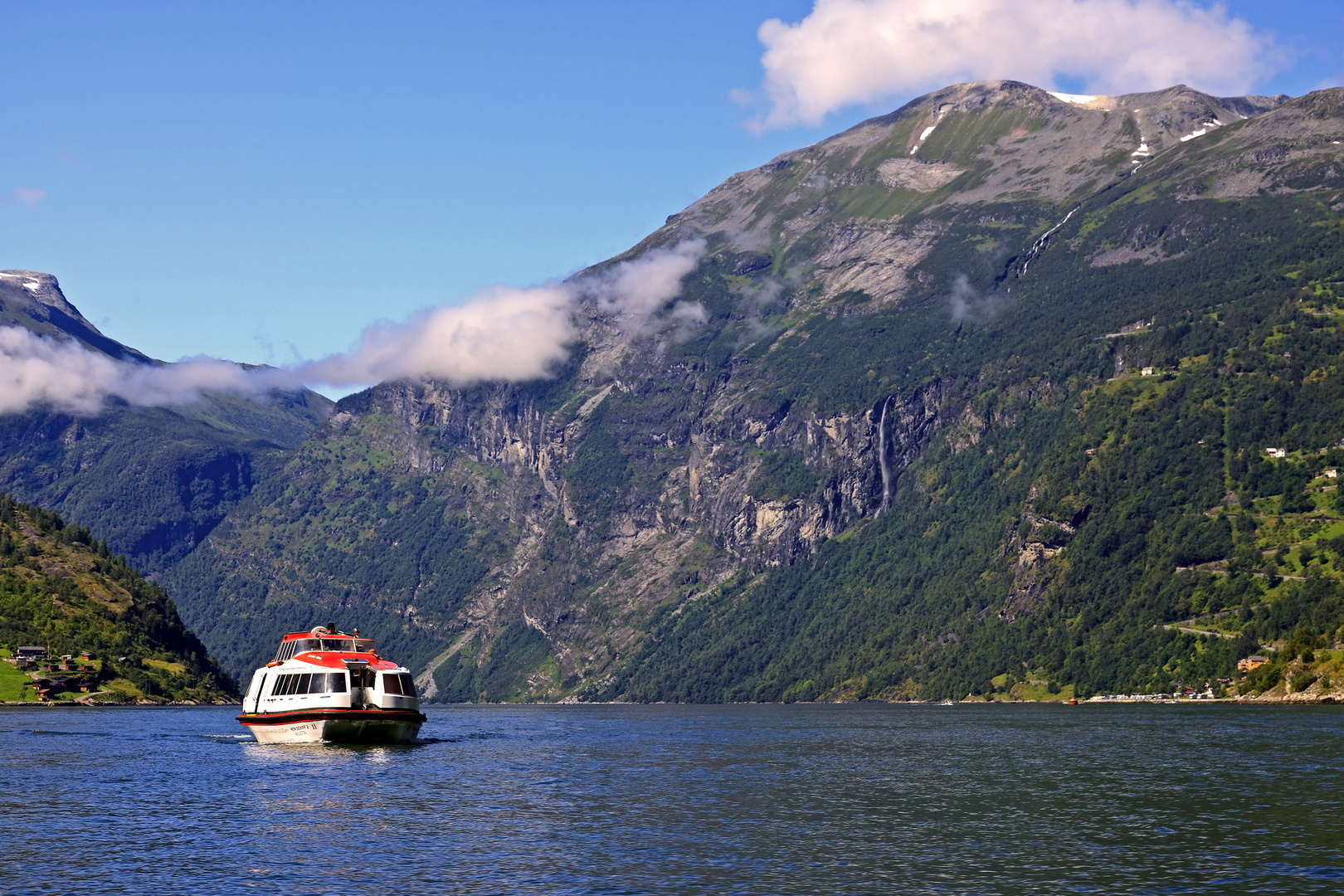 Tenderboot im Geiranger Fjord