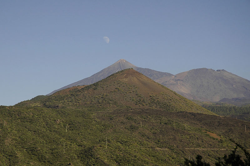 Teneriffa, Teide mit kleinen Brüdern und Mond