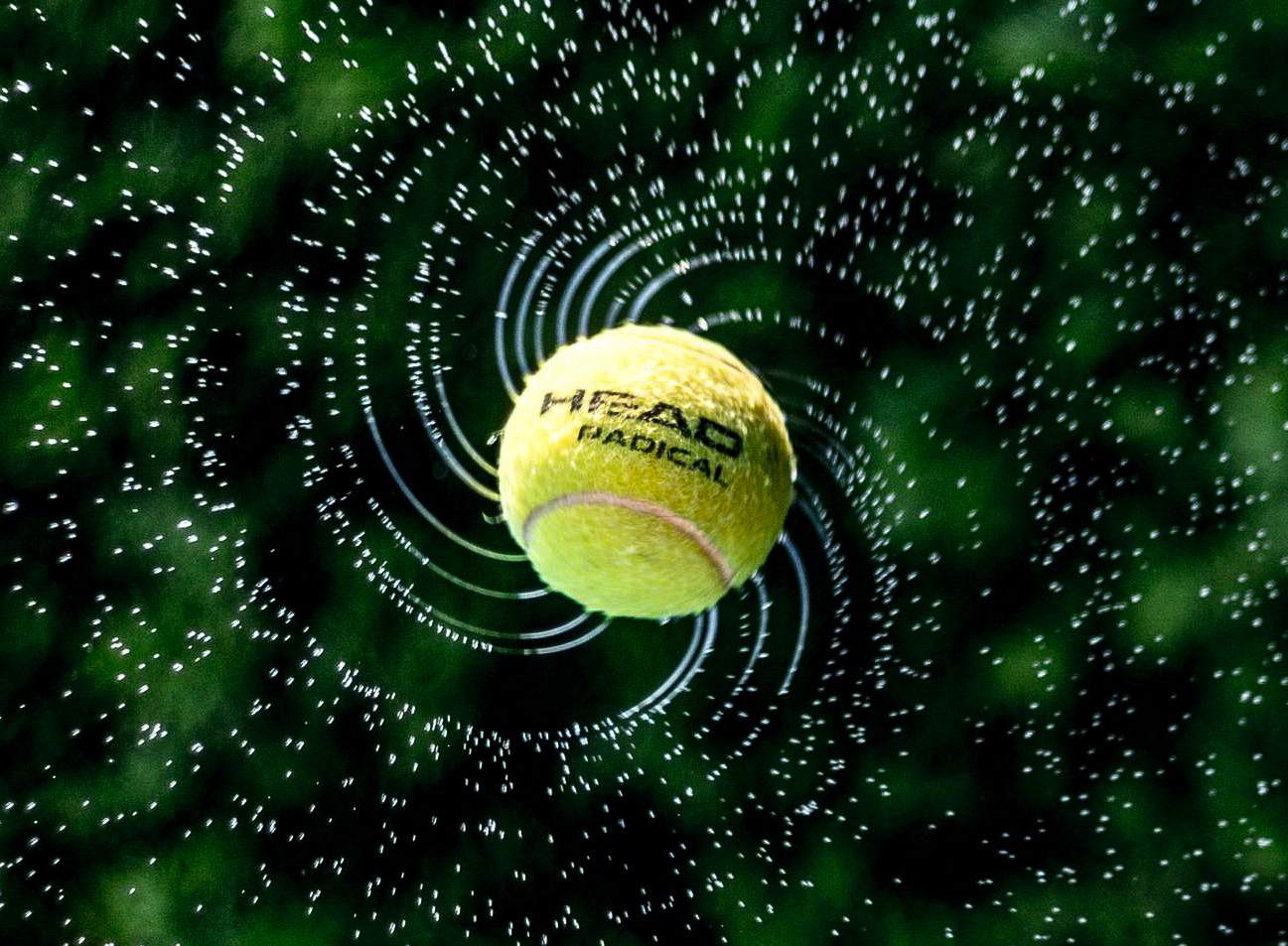 Tennisball zum zweiten 