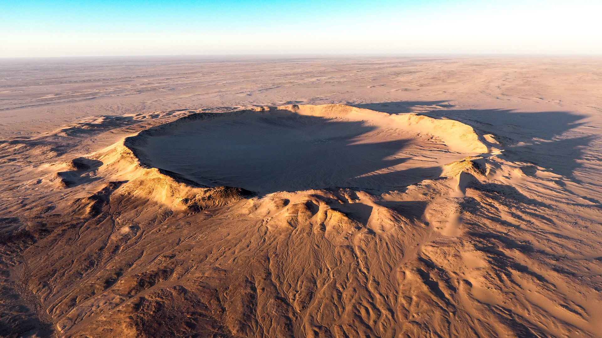 Tenoumer Krater Foto & Bild | landschaft, luftaufnahmen, landschaften ...