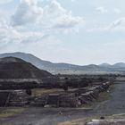 Teotihuacan - Sonnenpyramide und Straße der Toten