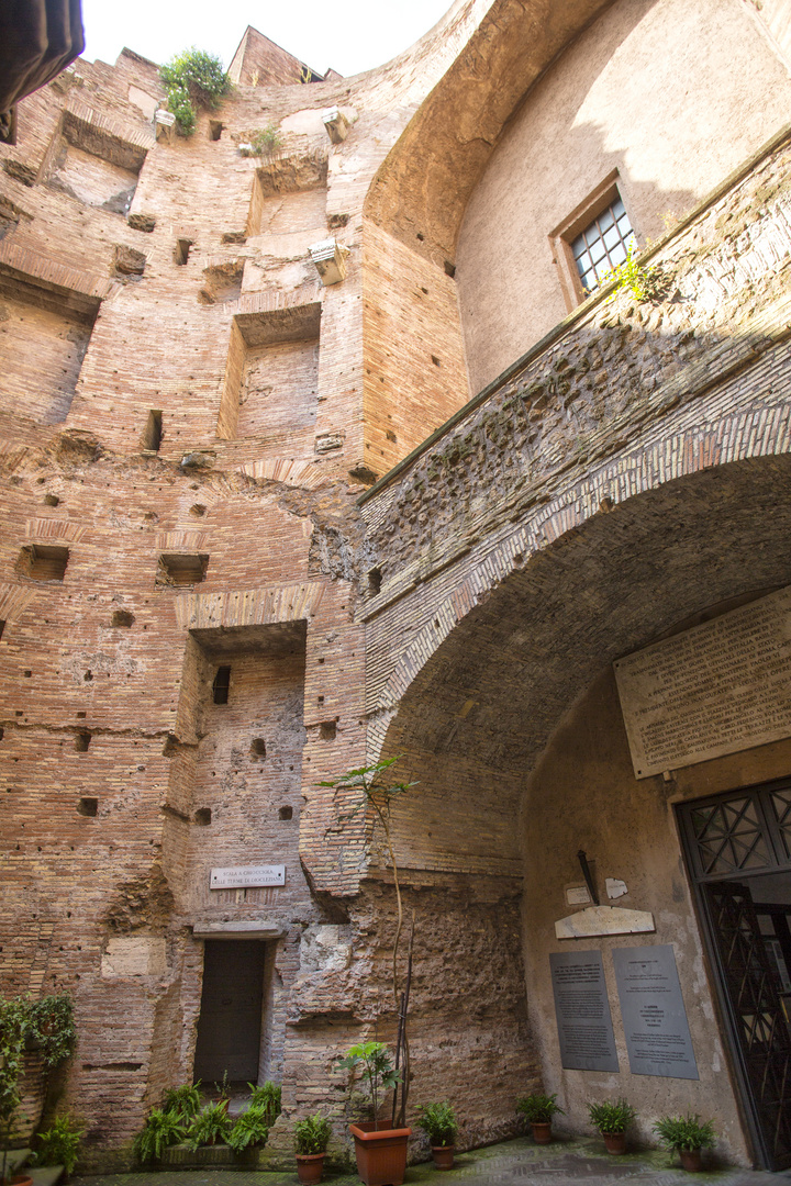 Terme di Diocleziano, particolare all'uscita dalla Sacrestia di Santa Maria degli Angeli