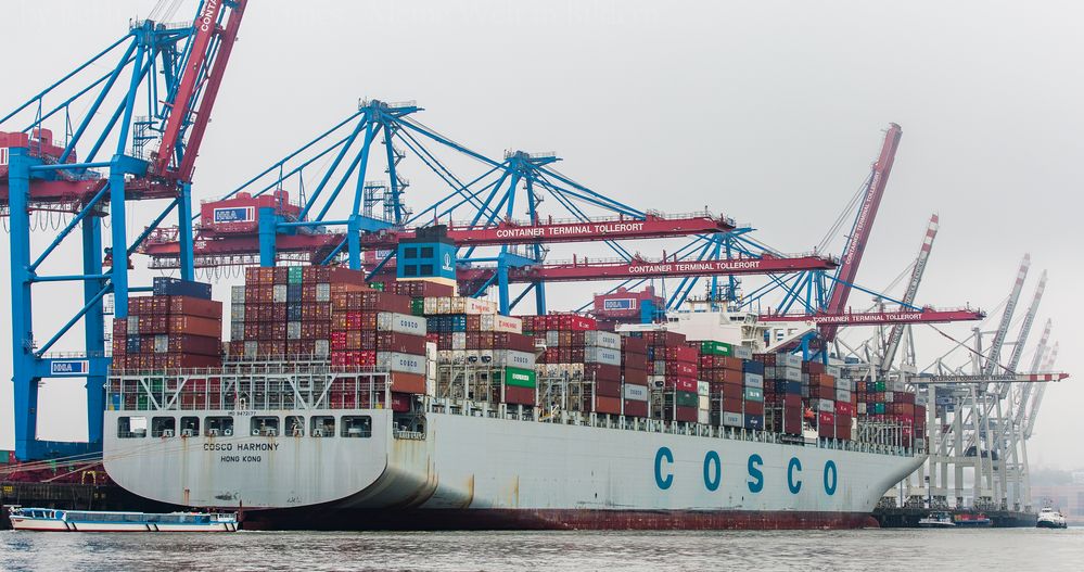 Terminal Tollerort - Cosco Harmony beim Beladen