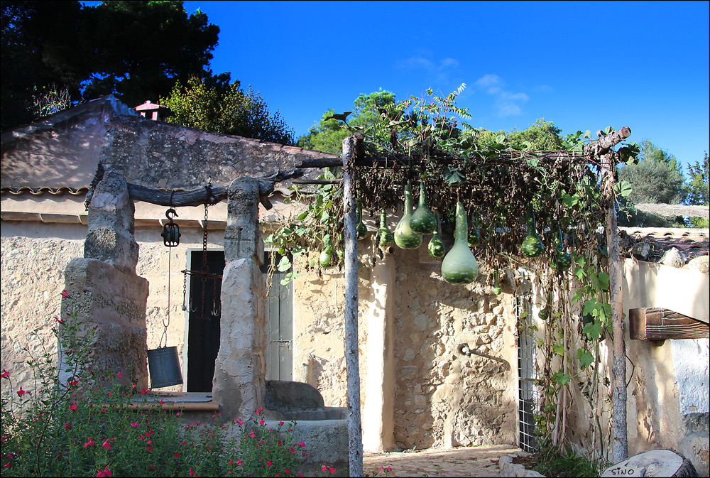 Terrasse mit Kalebasse