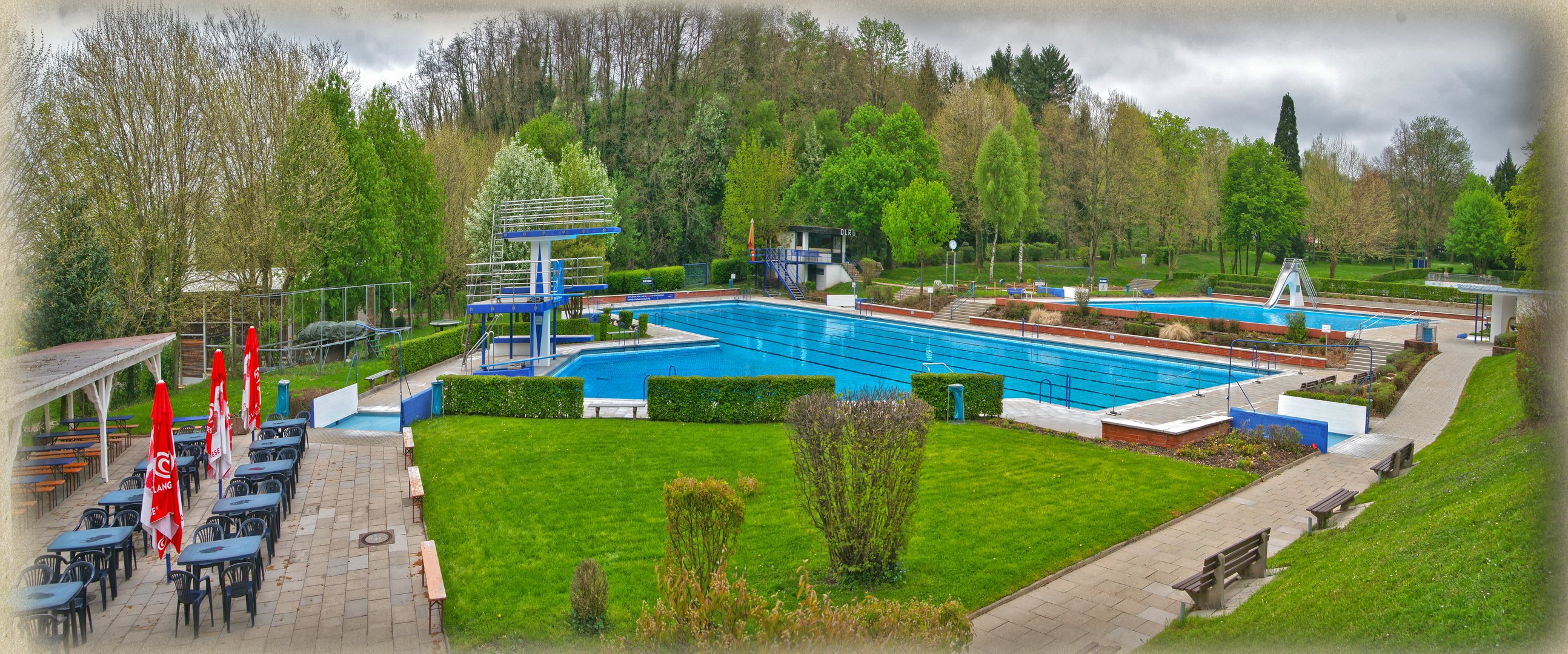 Terrassenbad - Herbolzheim - Schwimbecken mit Sprungturm