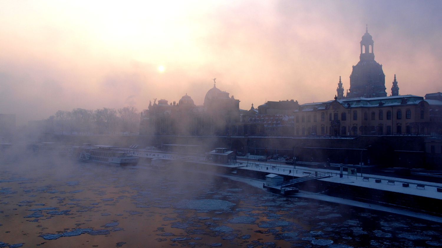 Terrassenufer Dresden, Anfang Februar, morgens 8:30Uhr, 19 Grad Minus