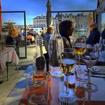 Terrasses devant le Vieux Bassin / Honfleur