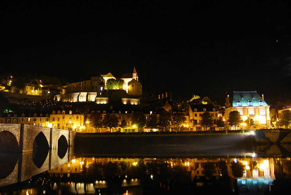 Terrasson by night