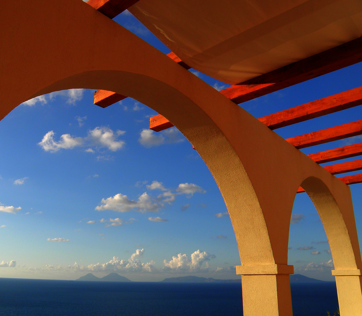 terrazza eoliana che guarda le eolie