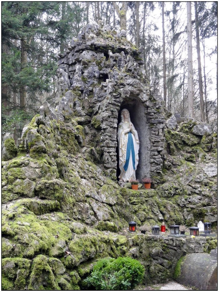 Terzenbrunn: sog. Lourdesgrotte mit Madonna