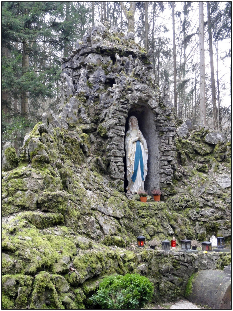 Terzenbrunn: sog. Lourdesgrotte mit Madonna