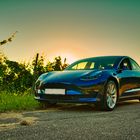 Tesla Model 3 - Traum in Blau