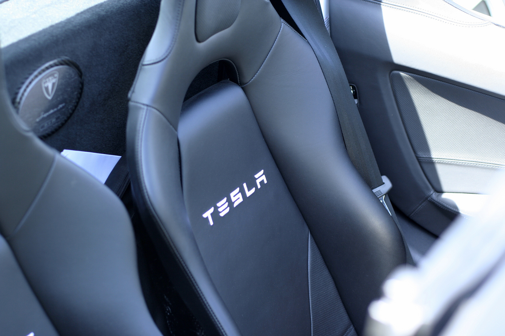 Tesla Sitz