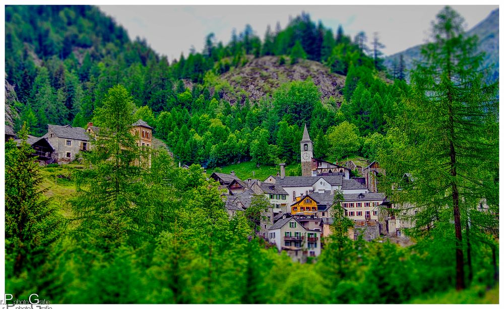 Tessiner Dorf im Mendrisiotto