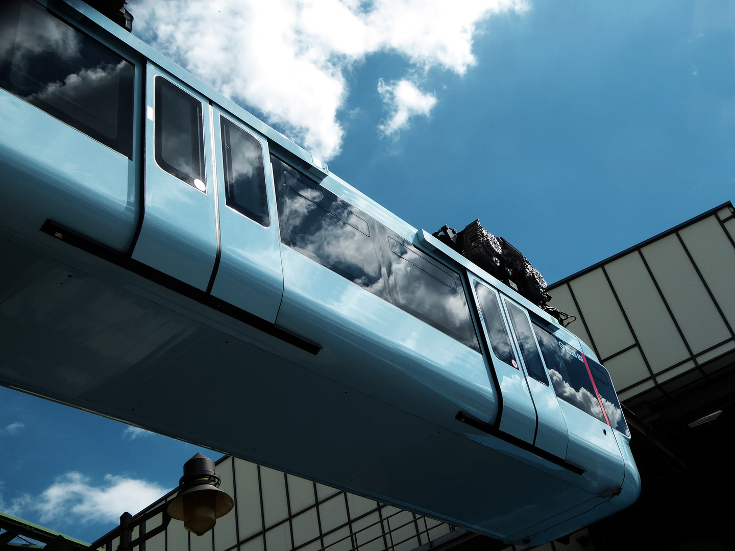 Testfahrten der Schwebebahn Wuppertal - ohne Fahrgäste