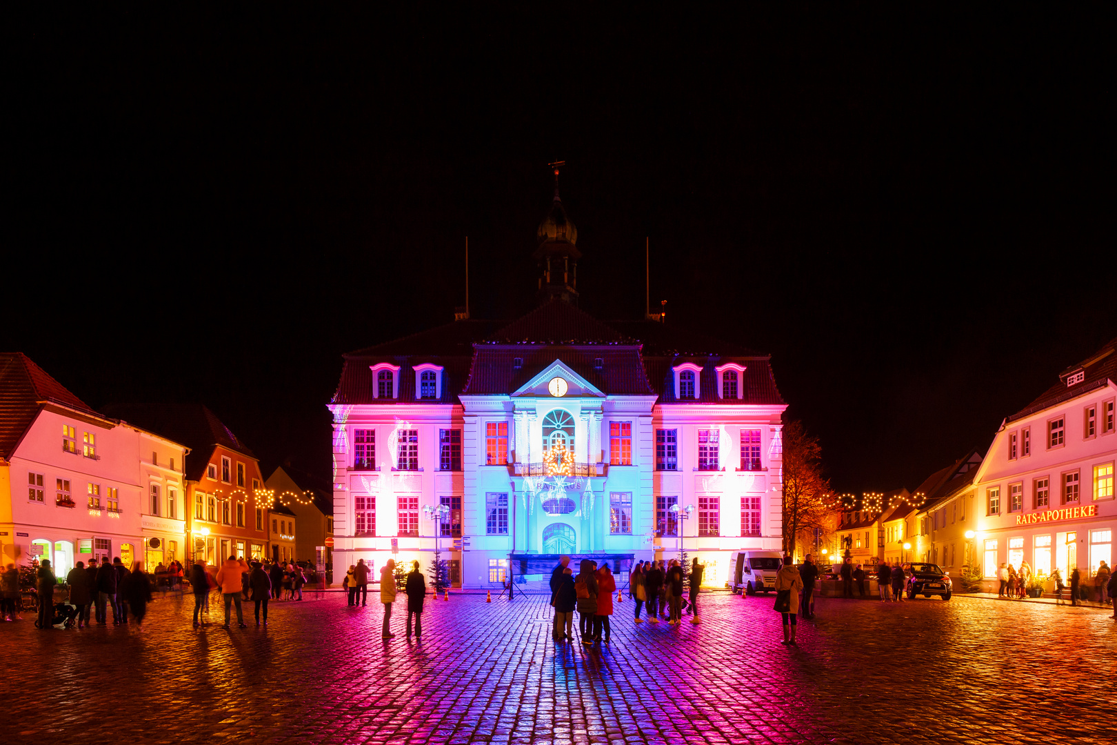 Teterower Rathaus im Adventsleuchten