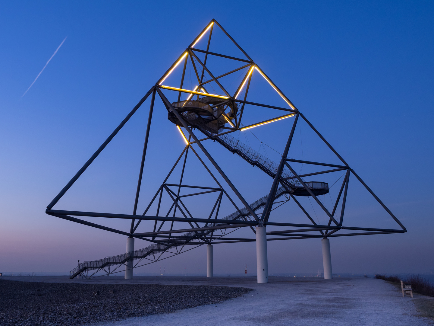 Tetraeder Foto & Bild architektur, architektur bei nacht, bottrop
