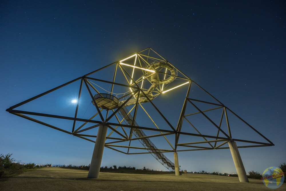 Tetraeder bei Nacht