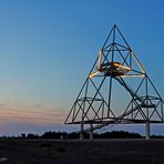 Tetraeder bei Nacht