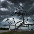 Tetraeder Halde Beckstrasse bei Gewitter