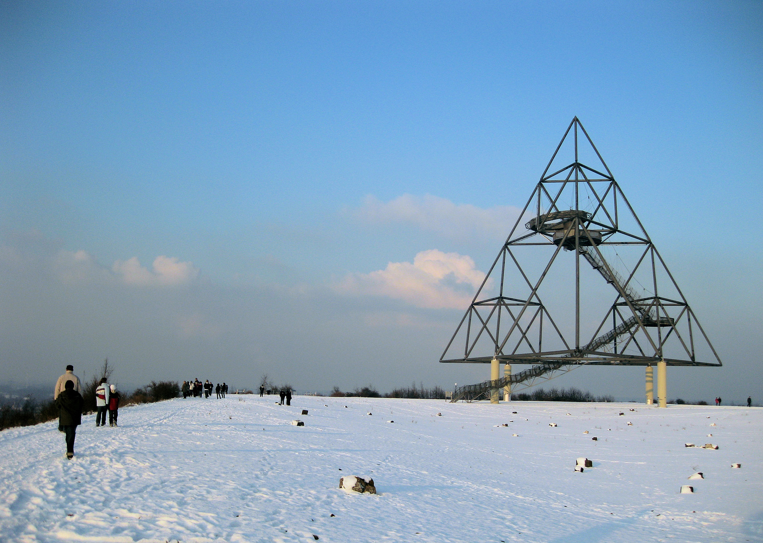 Tetraeder im Schnee.