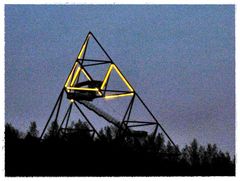 Tetraeder in der Dämmerung